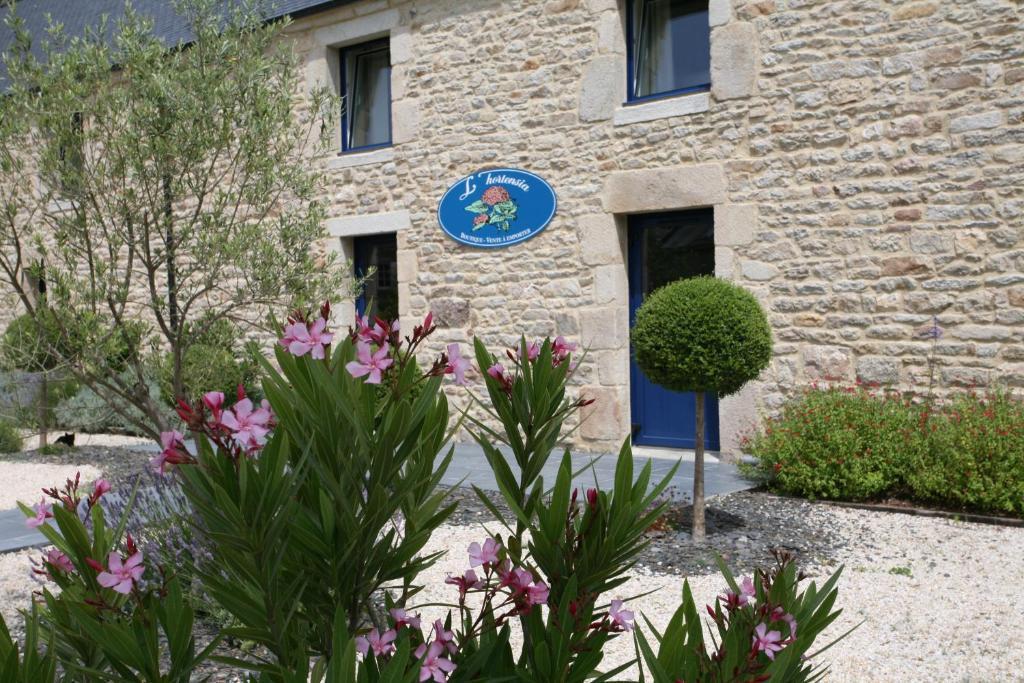 Hotel - Restaurant L'Hortensia Noyalo Exterior foto
